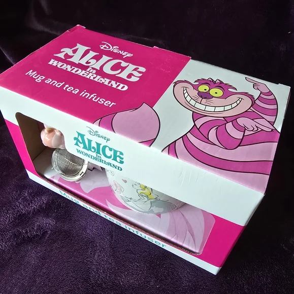 Disney Alice in Wonderland Mug and Tea Infuser Set - Picture 5 of 6